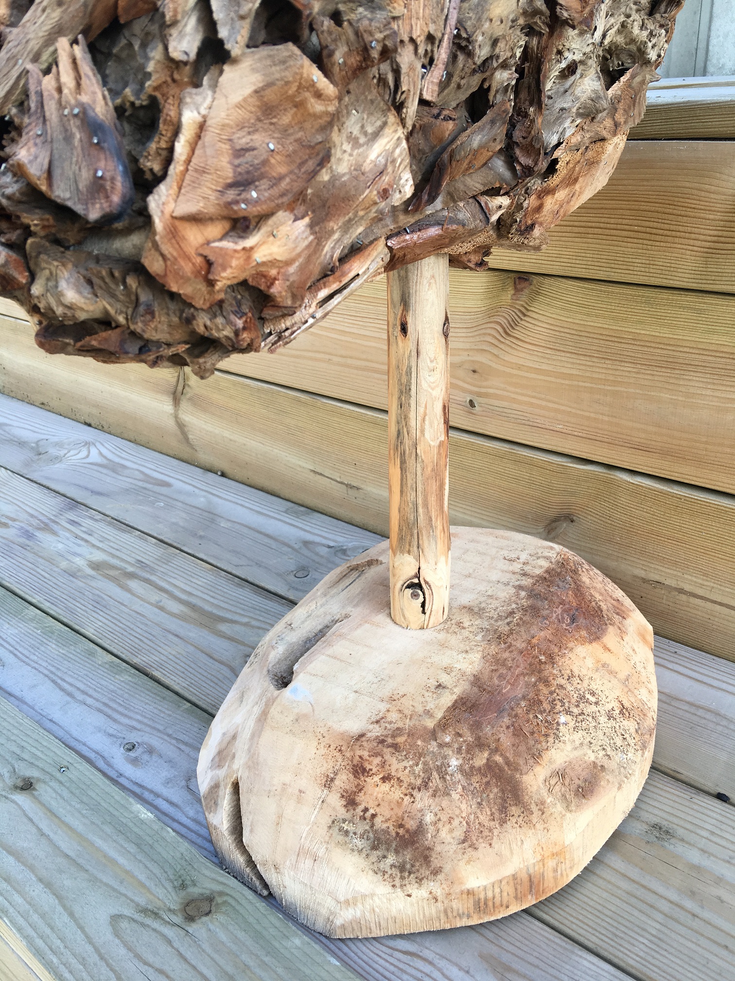 Stierenkop geheel gemaakt van hout, een Monfort,  zeer apart kunstwerk.